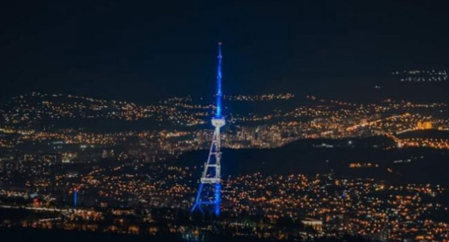 თბილისის ანძა ისრაელის დროშის ფერებში განათდა