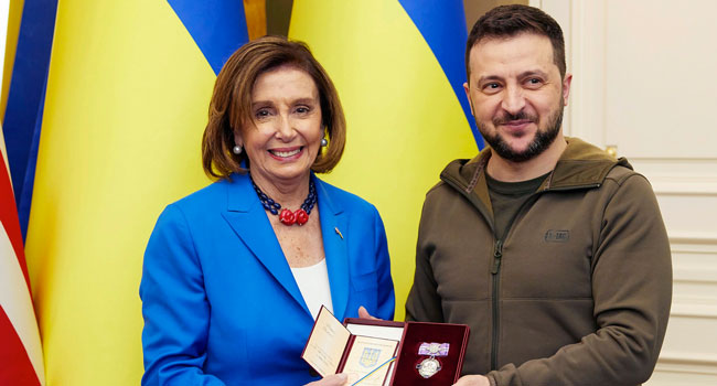 “იქამდე ვიქნებით თქვენ გვერდით, სანამ ეს ბრძოლა წარმატებით არ დასრულდება” – ნენსი პელოსი ზელენსკის შეხვდა