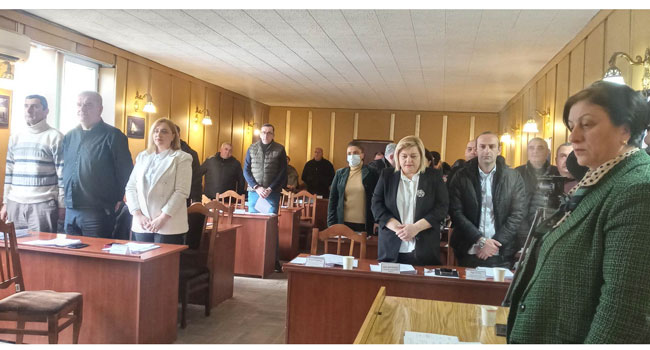 ოზურგეთის საკრებულოს სხდომაზე, თურქეთში მიწისძვრით დაღუპულთა ხსოვნას  პატივი მიაგეს