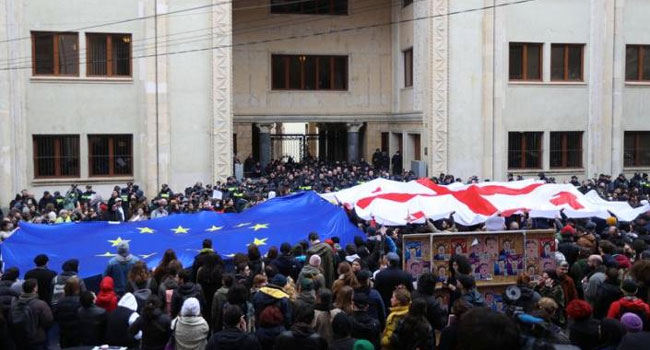 reuters: ჩხუბი საქართველოს პარლამენტში კანონპროექტის გამო