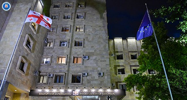 “არასრულწლოვან გოგონებთან ძალის გამოყენებით ამყარებდა სქესობრივ კავშირს, ემუქრებოდა”