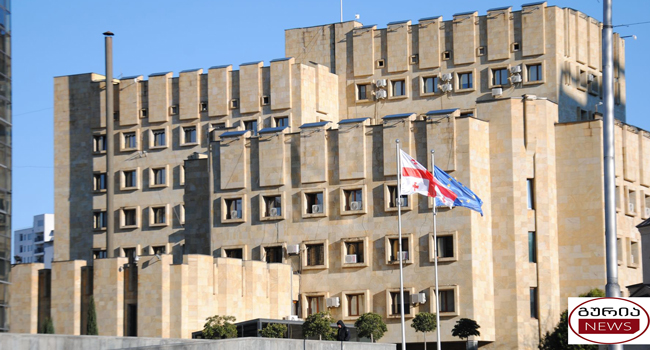 არასრულწლოვანი შვილის თანდასწრებით ცოლს დანით 3 ჭრილობა მიაყენა