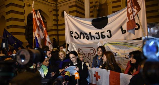 “ვუერთდებით საერთო სახალხო პროტესტს”- სტუდენტების მანიფესტი