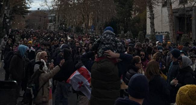 სოციალური სამართლიანობის ცენტრი 14 დეკემბერს მიმდინარე მშვიდობიანი დემონსტრაციის ძირითად ეპიზოდებს აჯამებს