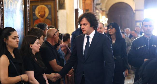პრემიერმა აფხაზეთიდან გადმოსვენებული უგზო-უკვლოდ დაკარგული პირების ოჯახებს მიუსამძიმრა
