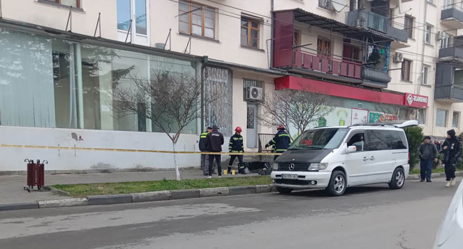 ტრაგედია სამტრედიაში _ ახალგაზრდა მამაკაცი მრავალსართულიანი კორპუსის სახურავიდან ჩამოვარდა