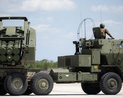 ამერიკა უკრაინას HIMARS-ის მოწინავე სარაკეტო სისტემებსა და საბრძოლო მასალას გადასცემს