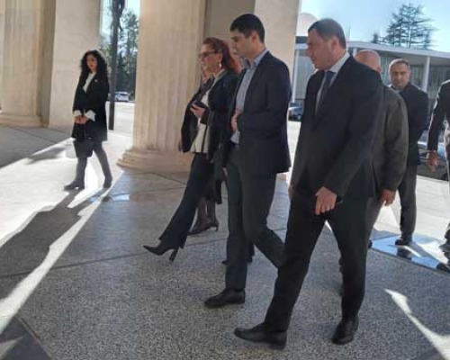 განათლების მინისტრის ღია დახურული შეხვედრა გურულ პედაგოგებთან: „შეხვედრა დახურულია, ჟურნალისტები გაბრძანდით!“