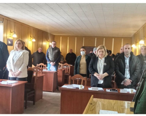 ოზურგეთის საკრებულოს სხდომაზე, თურქეთში მიწისძვრით დაღუპულთა ხსოვნას  პატივი მიაგეს