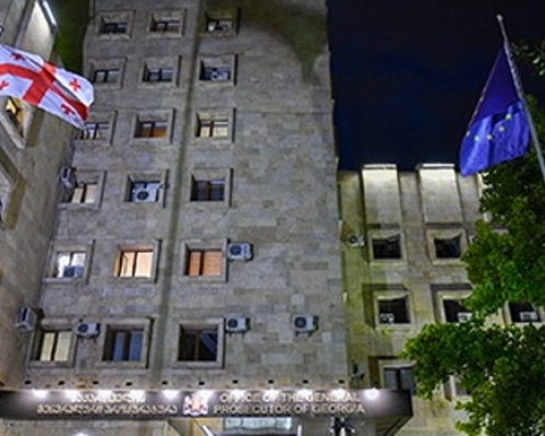 “არასრულწლოვან გოგონებთან ძალის გამოყენებით ამყარებდა სქესობრივ კავშირს, ემუქრებოდა”