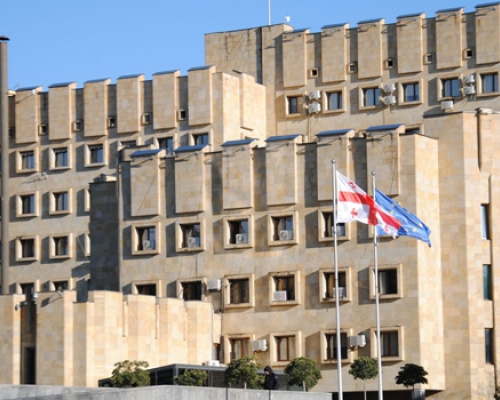 არასრულწლოვანი შვილის თანდასწრებით ცოლს დანით 3 ჭრილობა მიაყენა