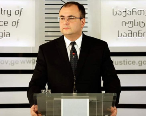“სამივე დამნაშავე დაკავებულია!”- რატი ბრეგაძე