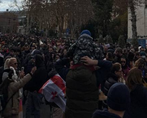 სოციალური სამართლიანობის ცენტრი 14 დეკემბერს მიმდინარე მშვიდობიანი დემონსტრაციის ძირითად ეპიზოდებს აჯამებს