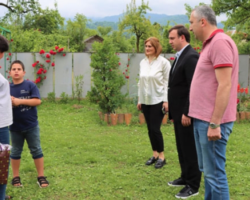 საჩუქრები შშმ ბავშვებს ჩოხატაურის ხელუსფლებისგან