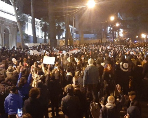 აქციაზე სპეცრაზმმა ცრემლსადენი გაზი გაუშვა