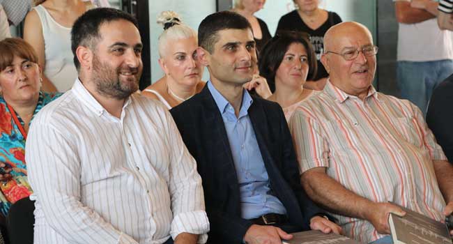 აღდგომის ბრწყინვალე დღესასწაულთან დაკავშირებით  საზეიმო წირვას გურიაში სახელმწიფო რწმუნებული  დაესწრო